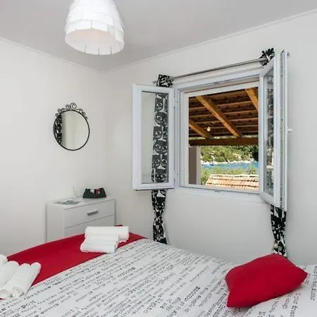 Magazin- One Bedroom With Terrace And Sea View * Slano